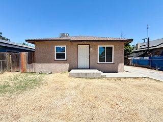 2421 E Clay Avenue, Fresno, CA 93701