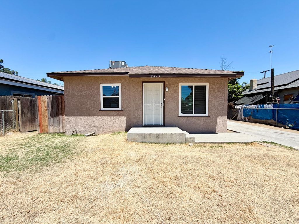 2421 E Clay Avenue, Fresno, CA 93701
