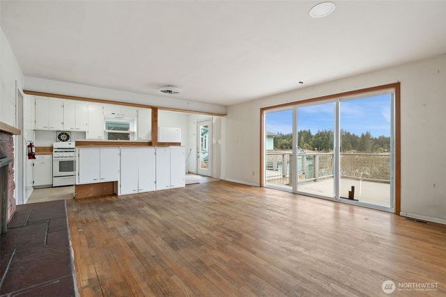 1682 NE Grandview Boulevard, Keyport, WA 98345