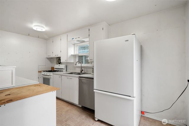 1682 NE Grandview Boulevard, Keyport, WA 98345