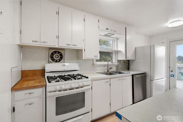 1682 NE Grandview Boulevard, Keyport, WA 98345