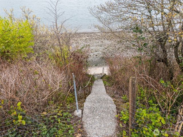 1682 NE Grandview Boulevard, Keyport, WA 98345