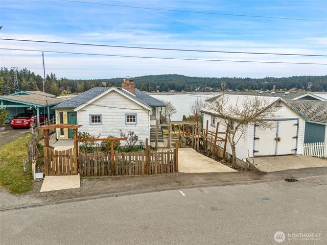 1682 NE Grandview Boulevard, Keyport, WA 98345