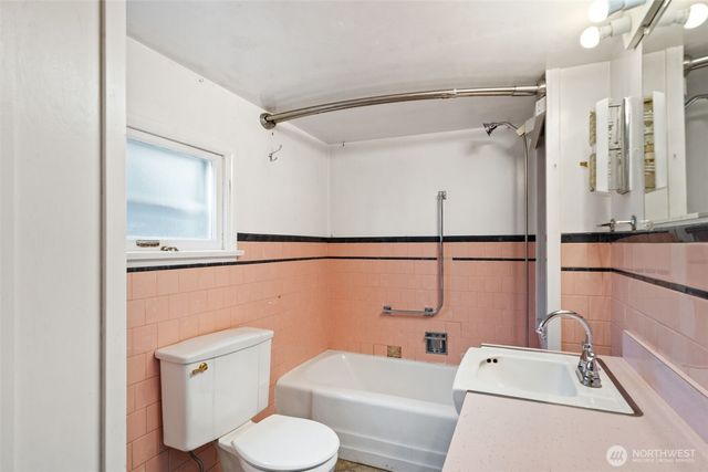 1682 NE Grandview Boulevard, Keyport, WA 98345