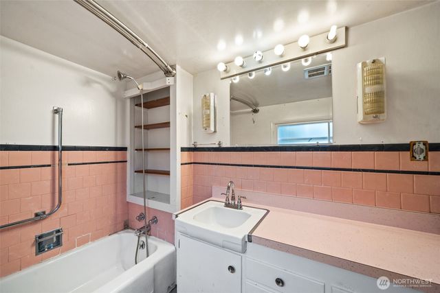 1682 NE Grandview Boulevard, Keyport, WA 98345