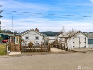 1682 NE Grandview Boulevard, Keyport, WA 98345