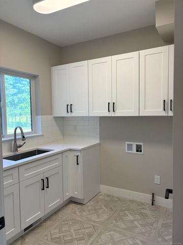10505 Excalibur Drive, Shelby Twp, MI 48315