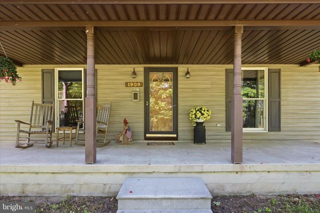 1909 SPOHRS RD, Berkeley Springs, WV 25411