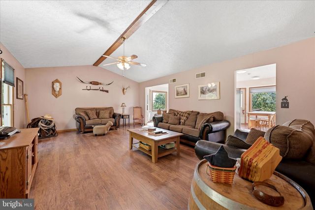 1909 SPOHRS RD, Berkeley Springs, WV 25411