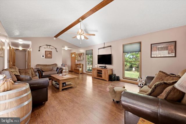 1909 SPOHRS RD, Berkeley Springs, WV 25411