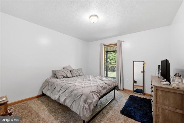 1909 SPOHRS RD, Berkeley Springs, WV 25411