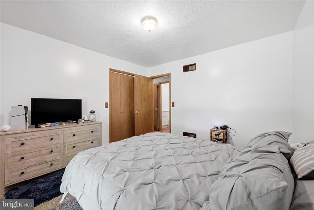 1909 SPOHRS RD, Berkeley Springs, WV 25411