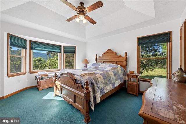 1909 SPOHRS RD, Berkeley Springs, WV 25411