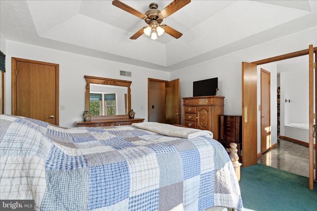 1909 SPOHRS RD, Berkeley Springs, WV 25411