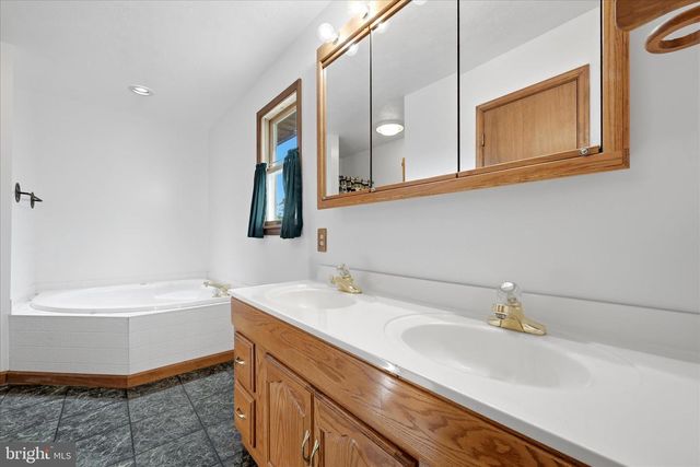1909 SPOHRS RD, Berkeley Springs, WV 25411