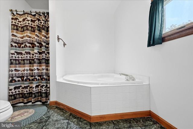 1909 SPOHRS RD, Berkeley Springs, WV 25411