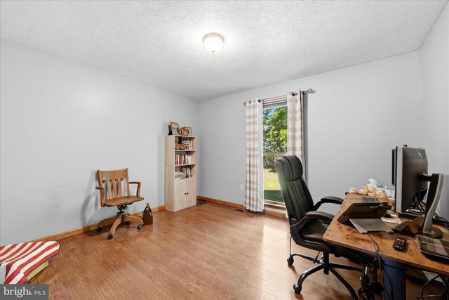 1909 SPOHRS RD, Berkeley Springs, WV 25411