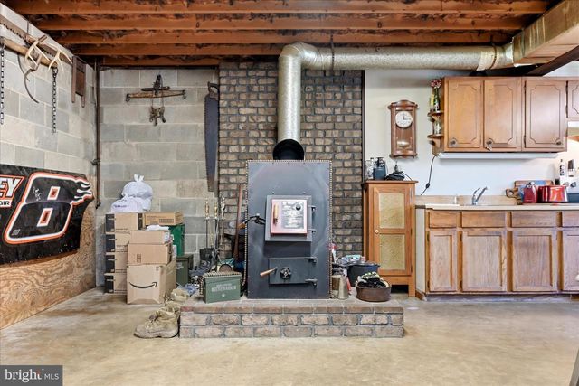 1909 SPOHRS RD, Berkeley Springs, WV 25411