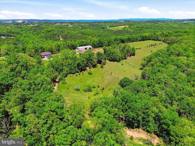 1909 SPOHRS RD, Berkeley Springs, WV 25411