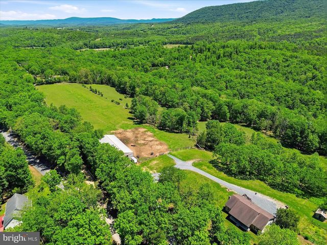 1909 SPOHRS RD, Berkeley Springs, WV 25411