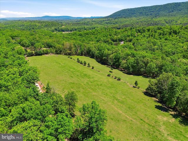 1909 SPOHRS RD, Berkeley Springs, WV 25411