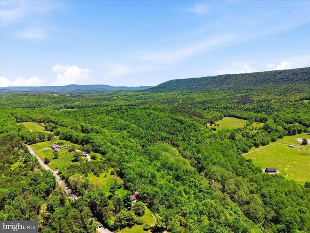 1909 SPOHRS RD, Berkeley Springs, WV 25411