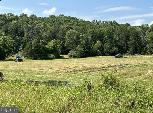 1909 SPOHRS RD, Berkeley Springs, WV 25411