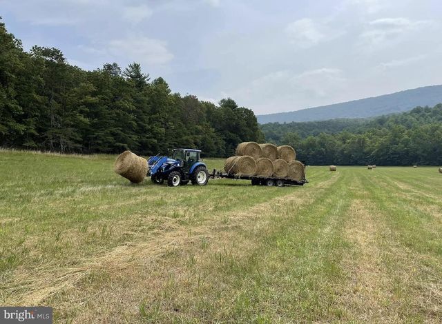 1909 SPOHRS RD, Berkeley Springs, WV 25411