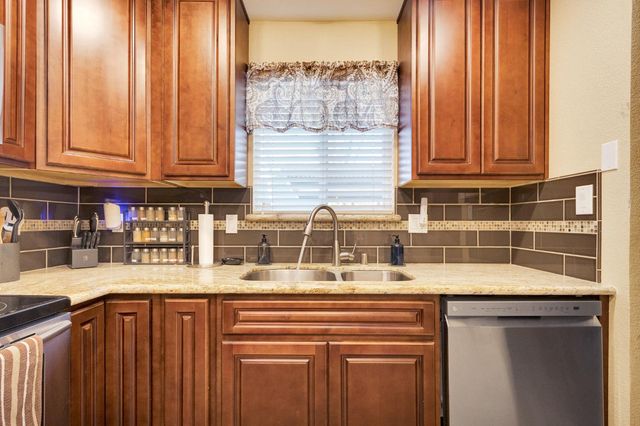 6190 Shadow Ln, Citrus Heights, CA 95621