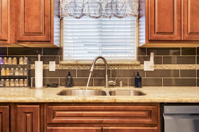 6190 Shadow Ln, Citrus Heights, CA 95621