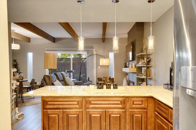 6190 Shadow Ln, Citrus Heights, CA 95621