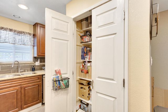 6190 Shadow Ln, Citrus Heights, CA 95621