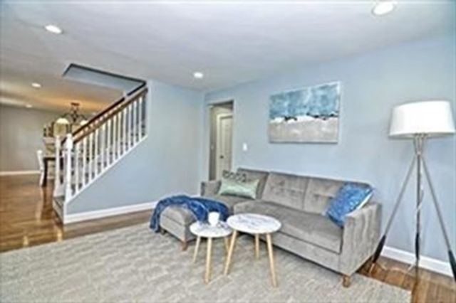 16 Oak Hill Rd, Wayland, MA 01778