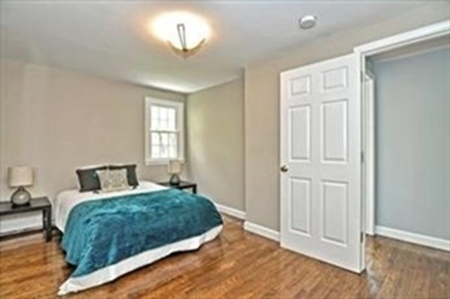 16 Oak Hill Rd, Wayland, MA 01778