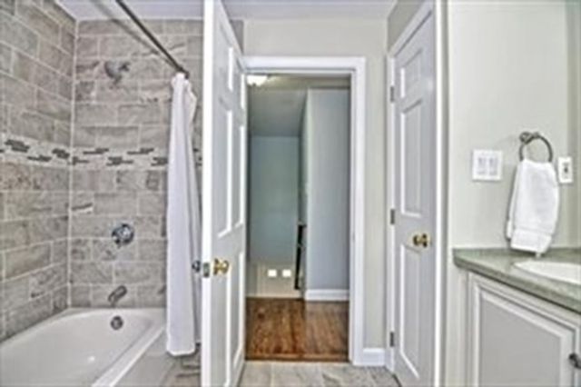 16 Oak Hill Rd, Wayland, MA 01778