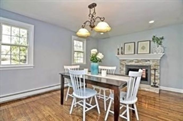 16 Oak Hill Rd, Wayland, MA 01778