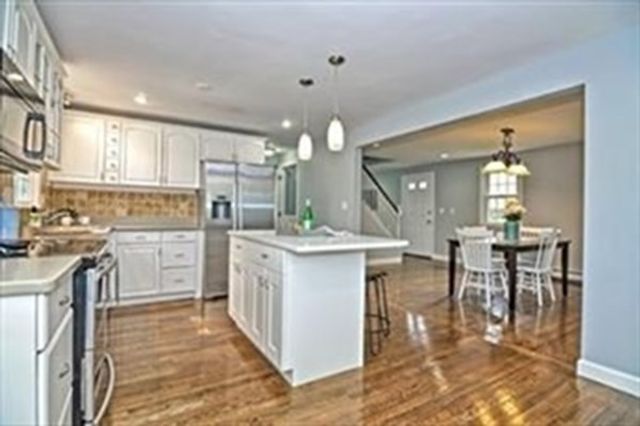 16 Oak Hill Rd, Wayland, MA 01778