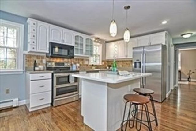 16 Oak Hill Rd, Wayland, MA 01778