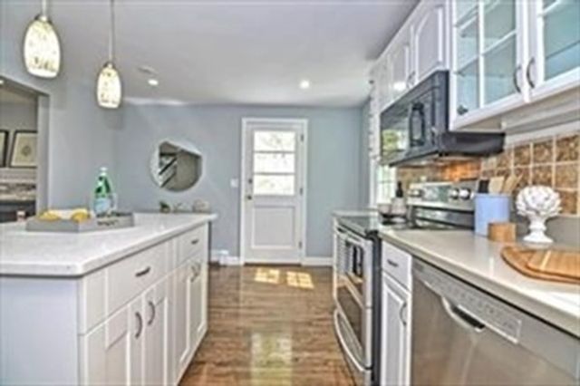 16 Oak Hill Rd, Wayland, MA 01778