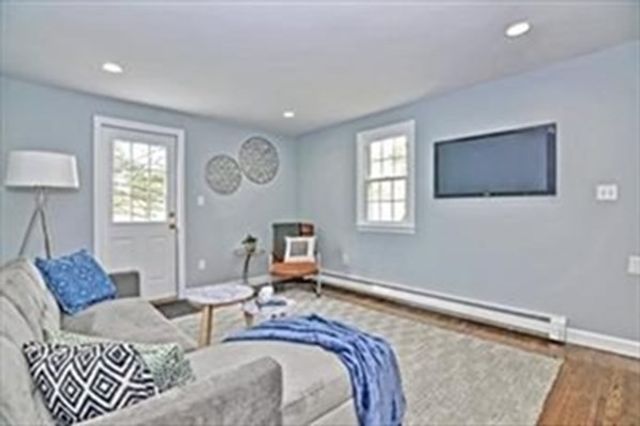 16 Oak Hill Rd, Wayland, MA 01778