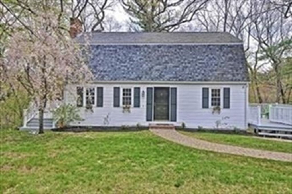 16 Oak Hill Rd, Wayland, MA 01778
