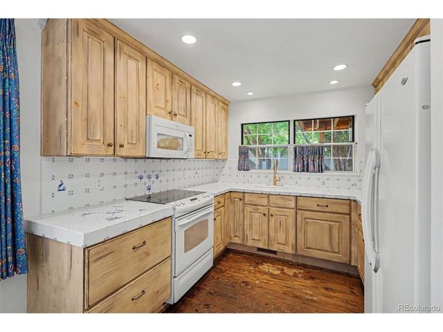 6130 E Briarwood Cir, Englewood, CO 80112