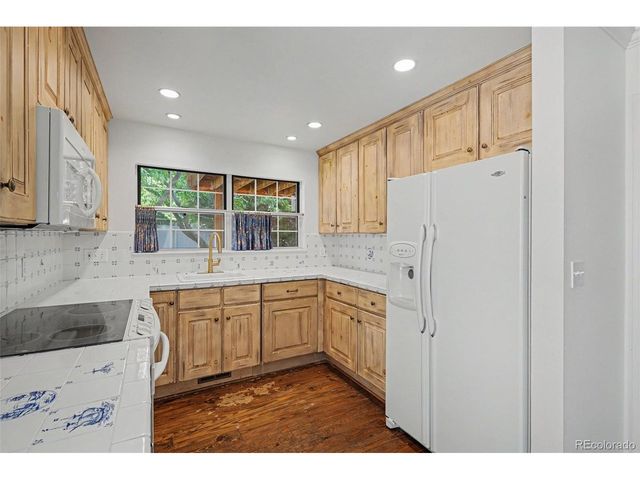 6130 E Briarwood Cir, Englewood, CO 80112