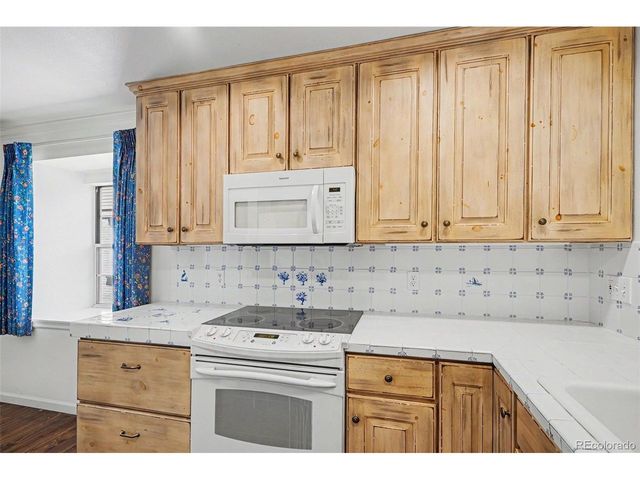 6130 E Briarwood Cir, Englewood, CO 80112