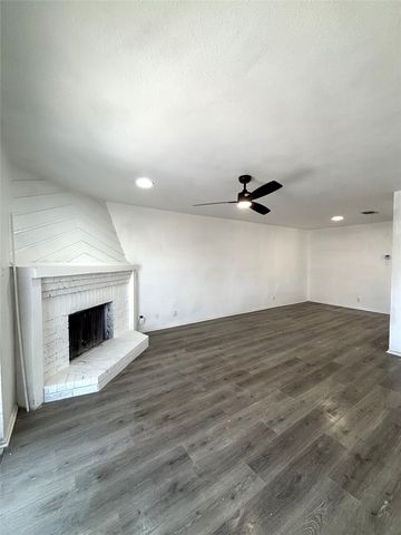 222 Shady Lane Drive, Fort Worth, TX 76112