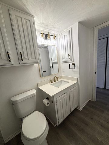 222 Shady Lane Drive, Fort Worth, TX 76112