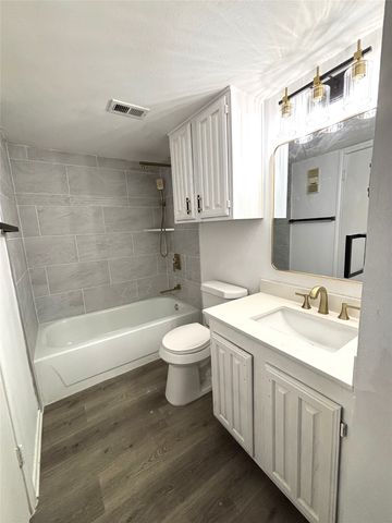 222 Shady Lane Drive, Fort Worth, TX 76112