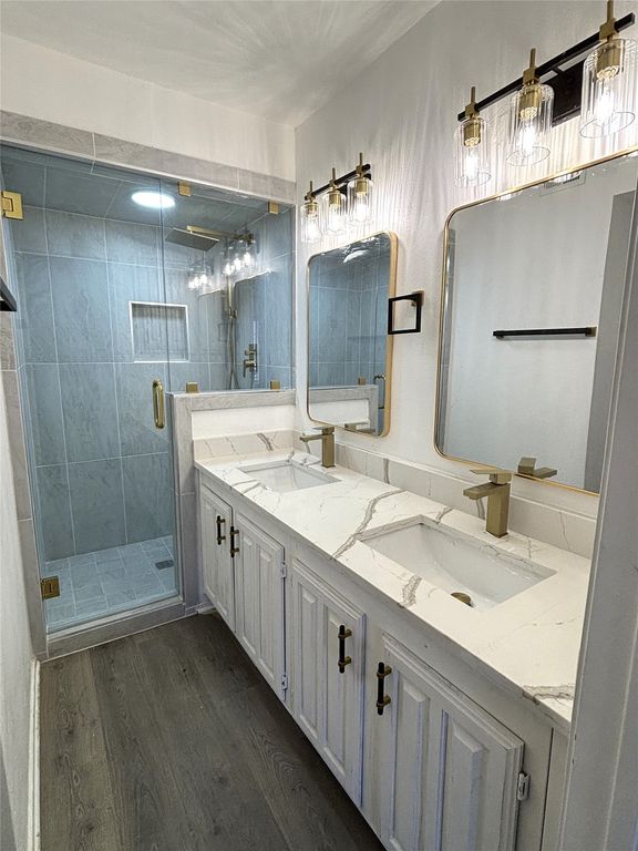 222 Shady Lane Drive, Fort Worth, TX 76112