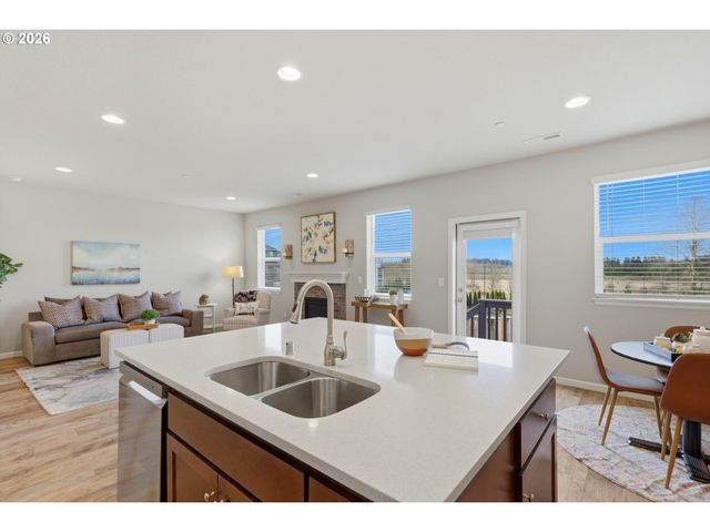 9025 N DOGWOOD St, Camas, WA 98607