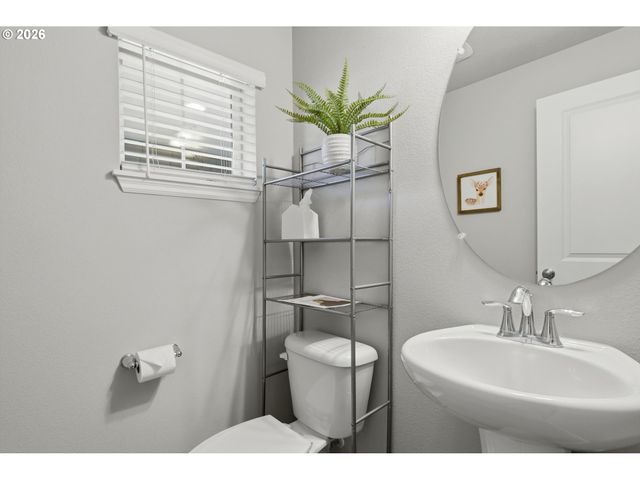 9025 N DOGWOOD St, Camas, WA 98607